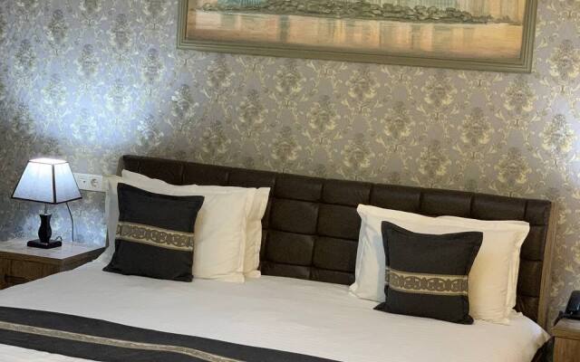 Archie Family Hotel