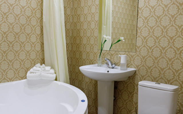 Апартаменты на Революционной 4