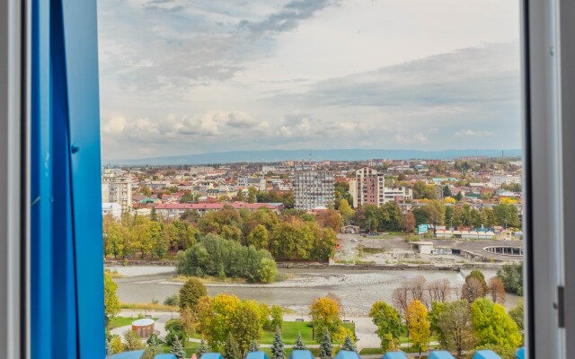 V Samom Tsentre S Vidom Na Naberezhnuyu Reki Flat