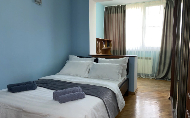 V Tsentre Makhachkaly S Vidom Na More I Gory Apartments