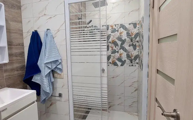 Biznes V Tsvetuschem Dvorike Flat