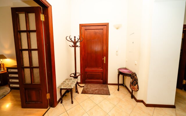 SBolshaya Morskaya 36 Two-bedroom  in St. Petersburg style Parking in the courtyard Fiat