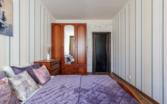 S 3 Spalnyami Na Moiseenko 5 - 8 Chelovek Apartments