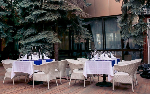 Yunost Hotel