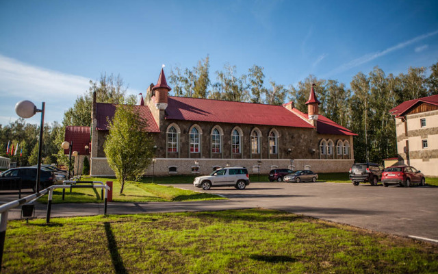 Dzhungli hotel, Suburban Club "Ivengo"