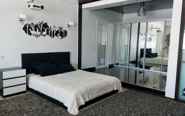 Na beregu morya v tsentre goroda Flat