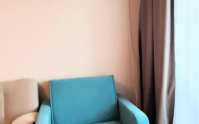 2 Komnaty Tsentr Konditsioner Balkon Chistaya Voda Flat