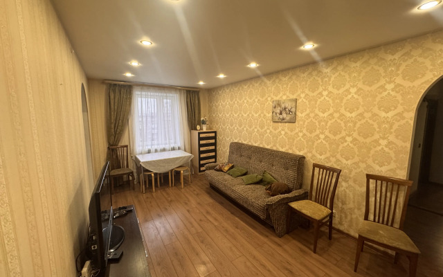 TrekhkomnatnayaV Podolske Flat