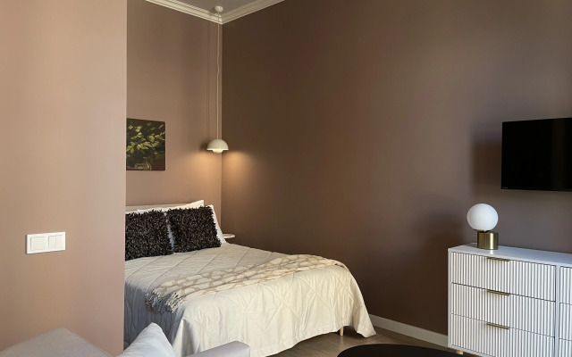 Mosaic on Bogolyonnaya 29A Brown Apartaments