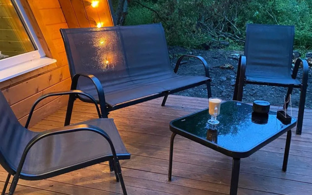 s Baney na Beregu Ozera Chalet