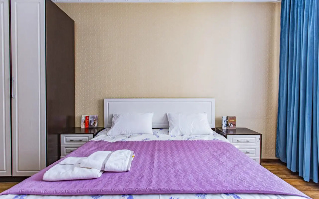 Dvukhspalny Gorodskoy Oazis v Tsentre Goroda Flat