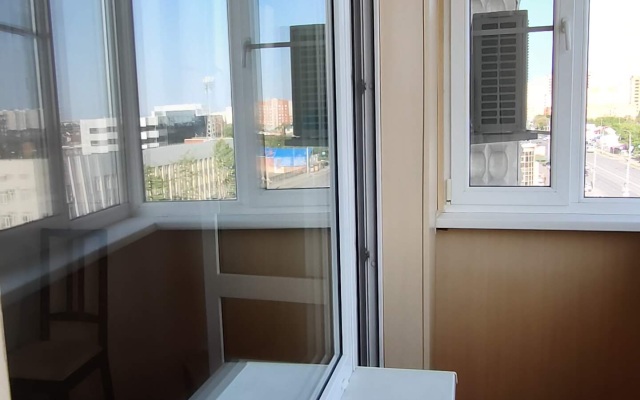 2 Komnaty Tsentr Konditsioner Balkon Chistaya Voda Flat