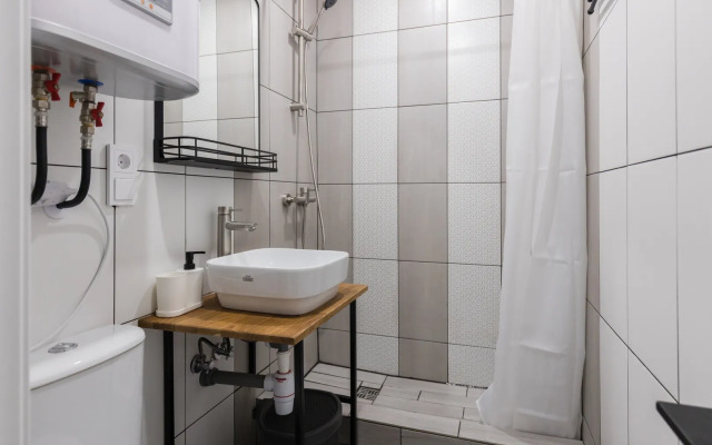 Studiya s balkonom Bombflat na Grivtsova Apartments