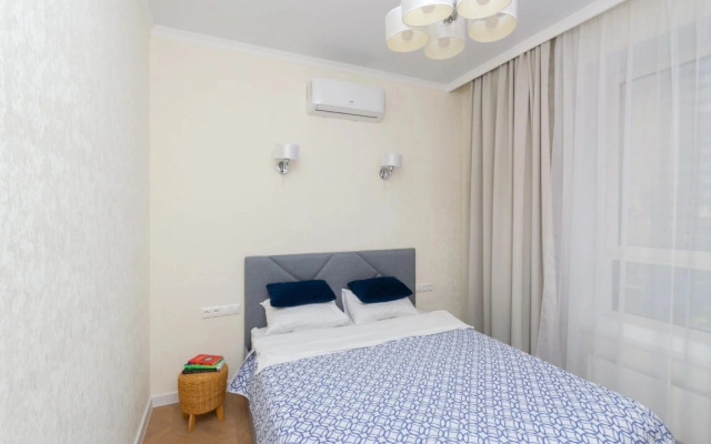 37m s Krovatyu i Divanom Apartment
