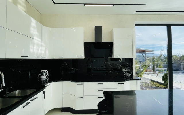 S Basseynom I Baney Villa