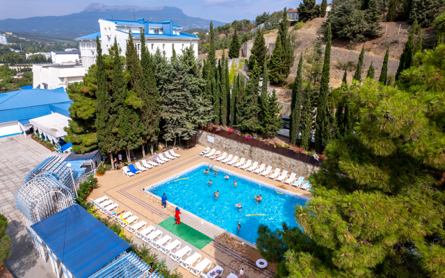 Golubaya Volna Hotel