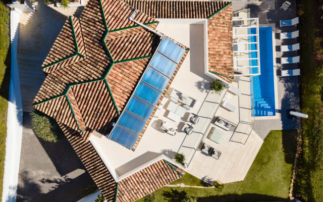 All About Villa Breeze