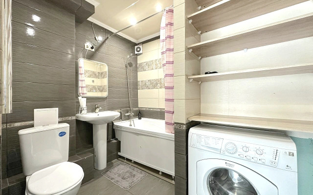 Tryokhkomnatnaya na Proletarskoy Flat