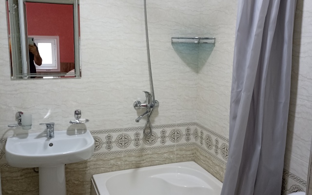 Oq Saroy Guest House