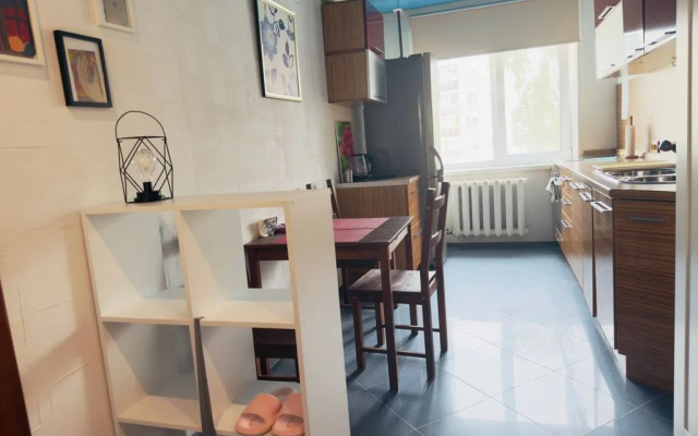 2-Kh Komnatnaya Na Kalandarishvili 40/8 Flat