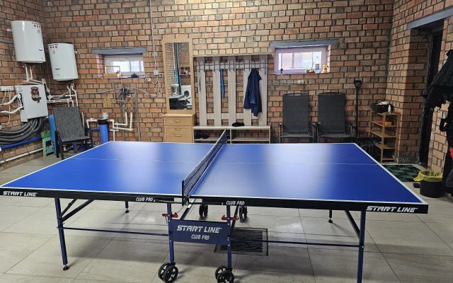 Prostorny Dvukhetazhny S Baney U Gory Parkovaya Private house