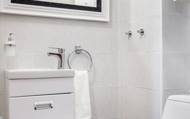 Gagarin S Vidom Na More Flat