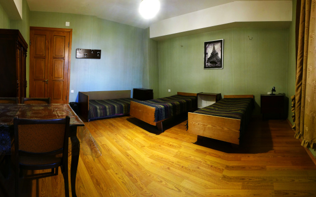 Kiki Hostel