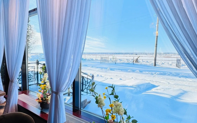 Kristall Hotel
