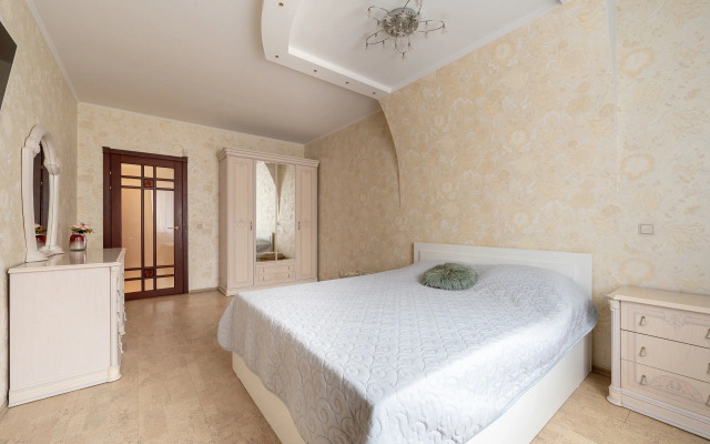 Квартира просторная двухкомнатная на Моисеенко