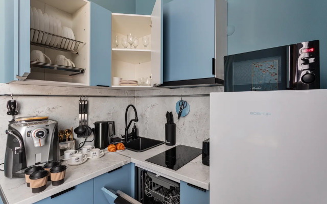 FullHouseApart dizaynerskaya chetyrekhmestnaya studiya na vokzal'noy ploshchadi Apartments