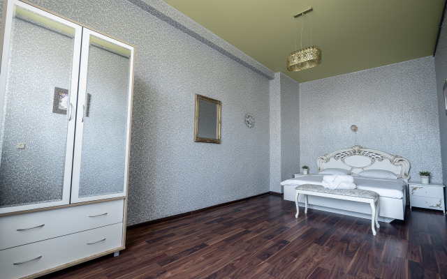 Na Nezavisimosti Okolo Tsuma Apartments