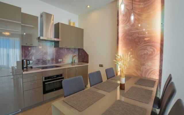 Dvukhkomnatnye s Vidom na More Apartments