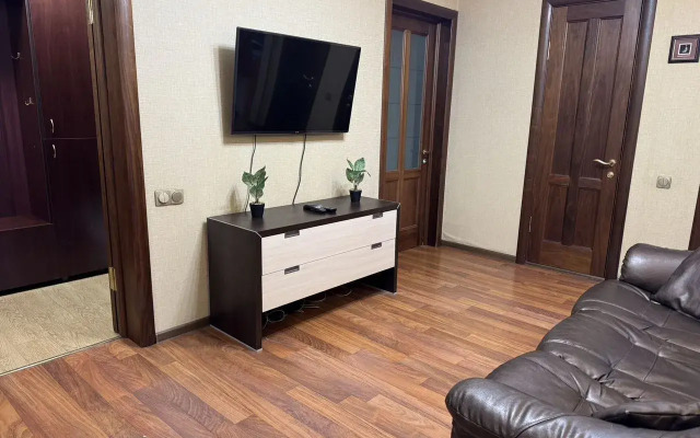 Na Ulitse Khvorostukhina, 1a Flat