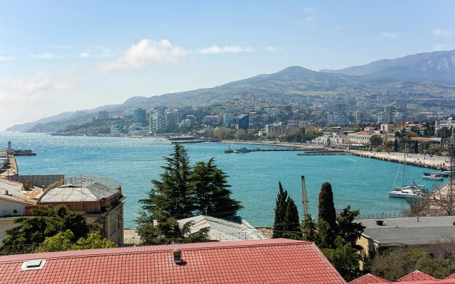 Yalta Plaza Apartments
