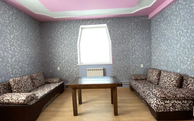 S Bilyyardom i Mangalom Private House