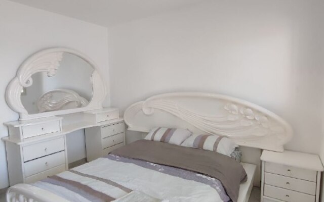U Morya S Balkonom Apartments