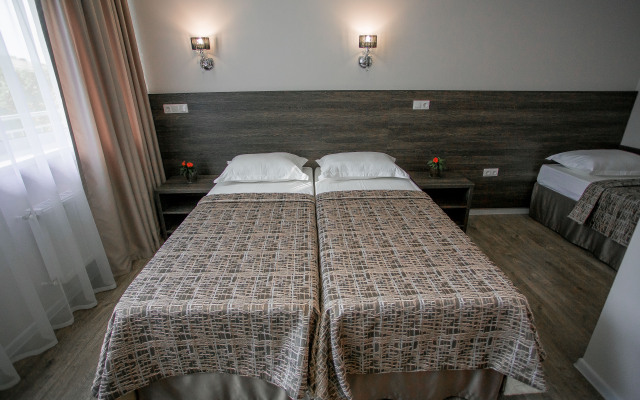 La V Hotel