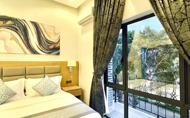 Отель Circusse Suites and Apartments