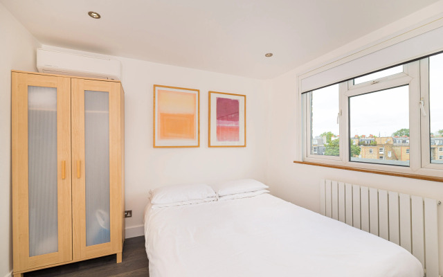 Апартаменты Bright Aircon Apartment Earls Court
