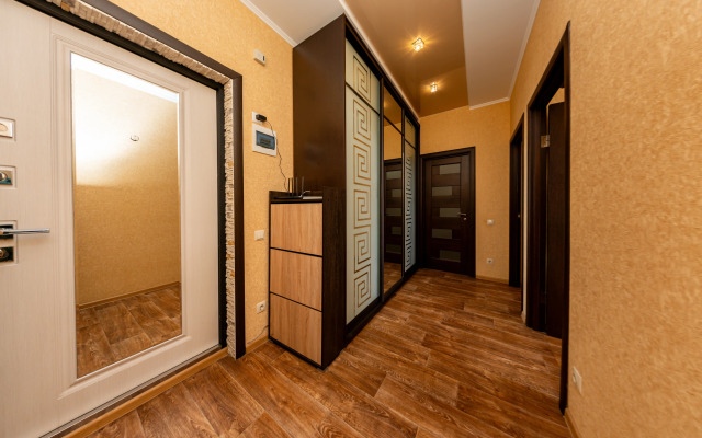 u Plyazha Park Pobedy na 4 Gostey s Vidom Na More Flat