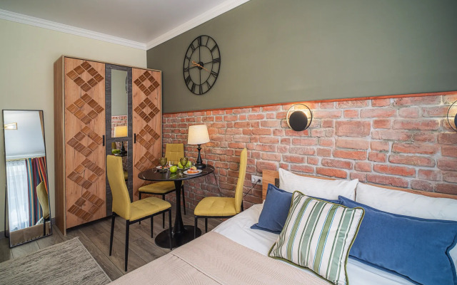 Kranc v starinnom stile vozle Ozera Apartments