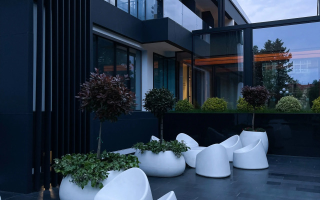 Dvukhurovnevye s basseynom Apartments