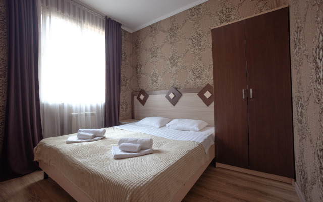 Rich Hotel