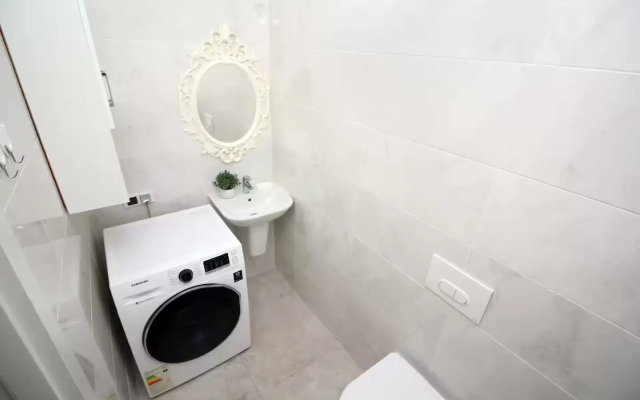 Trekhkomnatnaya V Zhk braun Vozle Trts Mega Almaty Flat