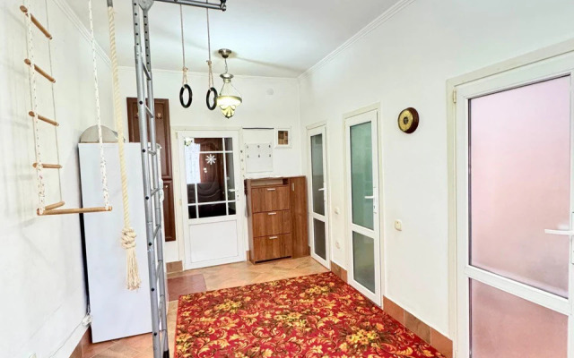 Квартира у Театра