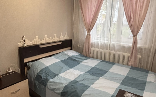 Квартира Двухкомнатная Космонавтов 20