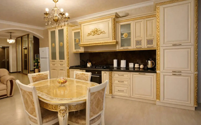 Апартаменты 5 Звезд на Шамиля Джикаева 5А-2