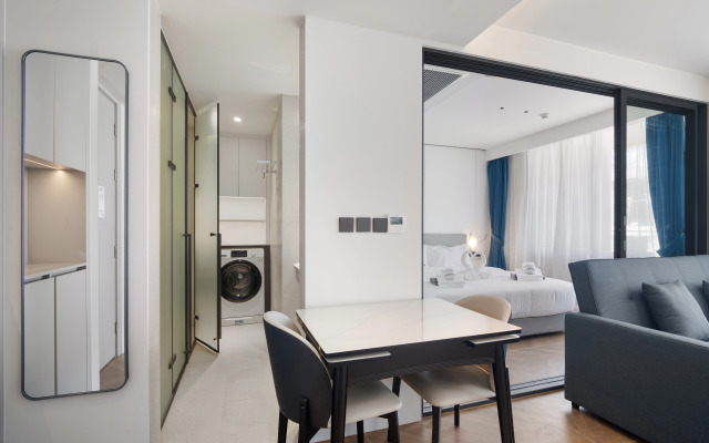 Апартаменты Kora Resort D305 Beachfront One-Bedroom