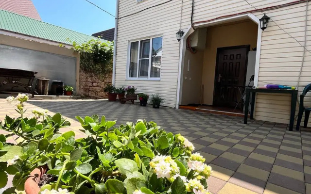 Polina Guest House