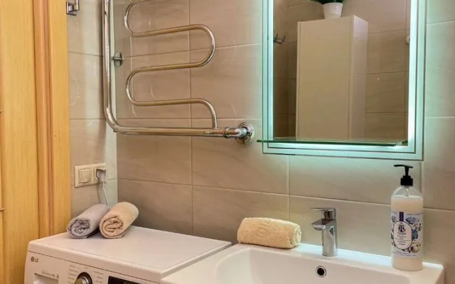 S Khoposhim Pemontom C Tpemya Izolirovannymi Komnatami Flat